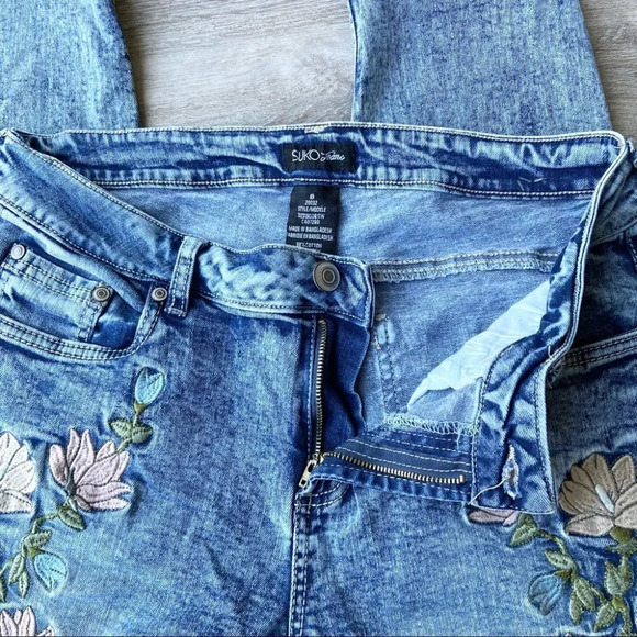 Suko Acid Wash Floral  Embroidered Skinny Jeans - Picture 5 of 11